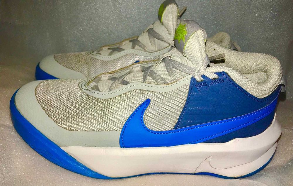 Nike, Pantofi cu insertii de piele Team Hustle D10, Gri, 38,5