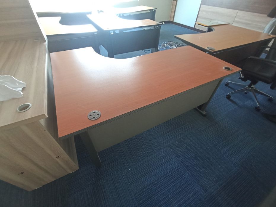 Продам стол офисный