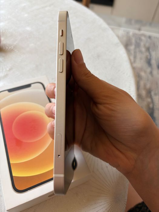 iPhone 12 - Айфон 12 бял