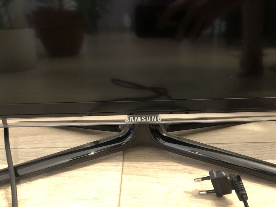 Smart Телевизор SAMSUNG  32'