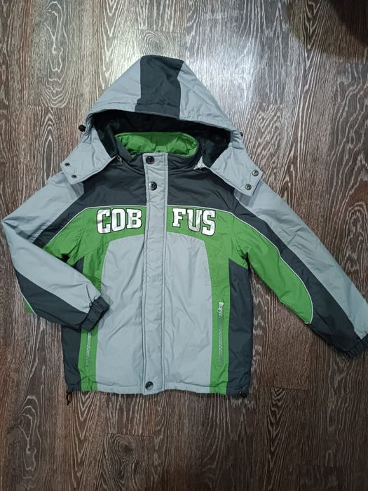 Продам куртку на мальчика 8-9 лет 5000 т