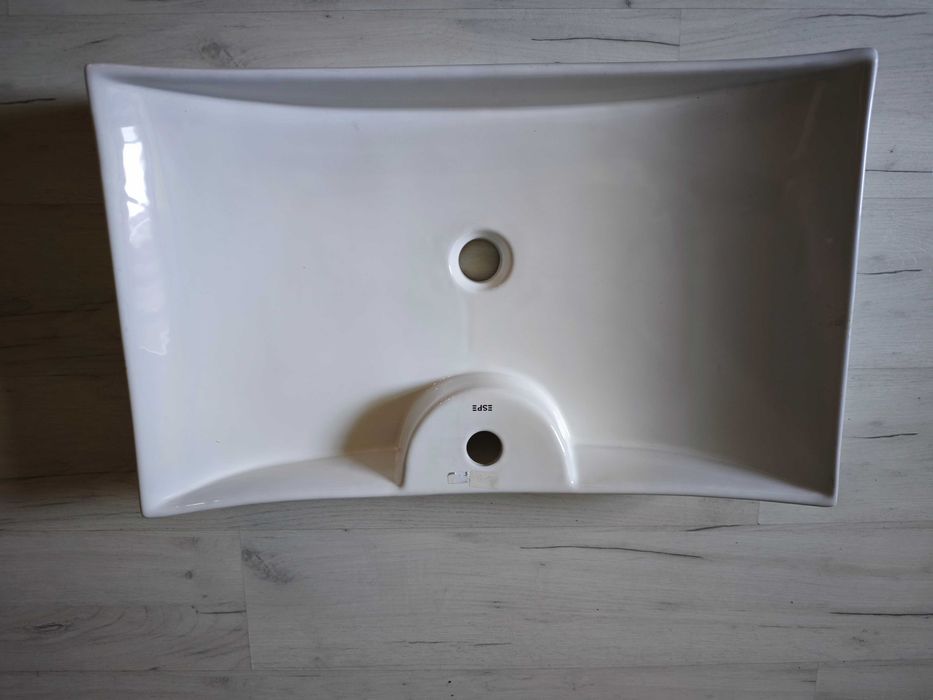 Мивка за баня с размери 68 х 42 х 12 см.