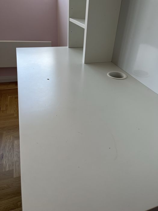 Бюро IKEA – използвано, запазено състояние