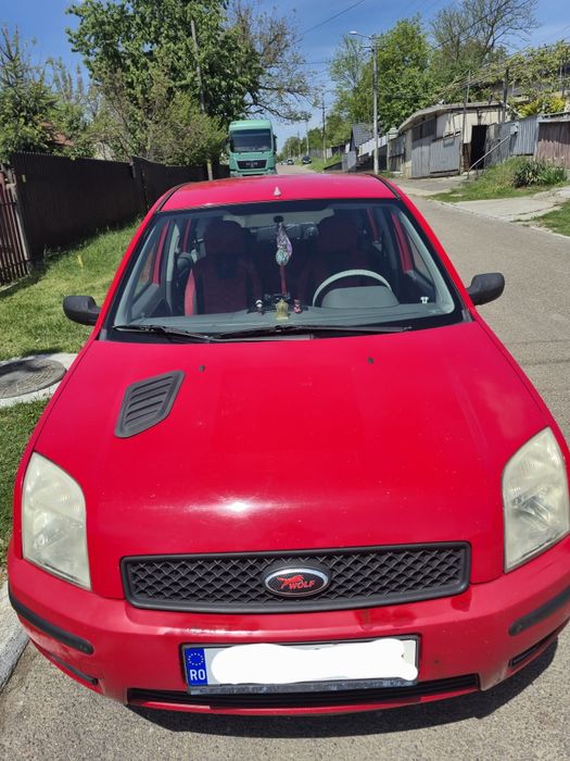 Vând Ford Fusion