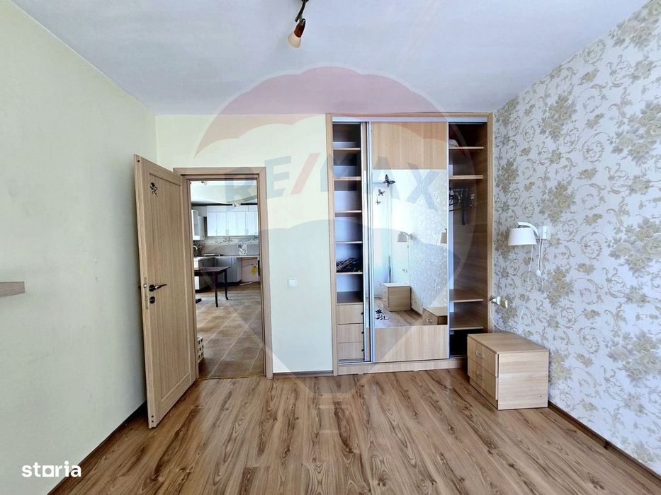 Apartament cu 3 camere de vânzare, parcare– Șesul de Sus, Florești