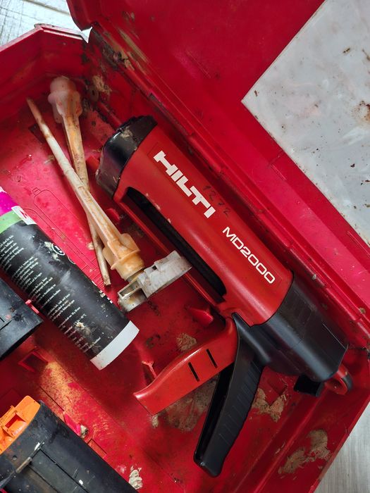 Bosch si Hilti md 2000