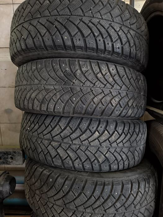 Продам зимние шины 215/65/16