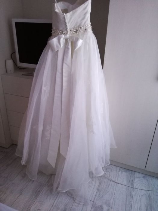 Сватбена рокля тип бална