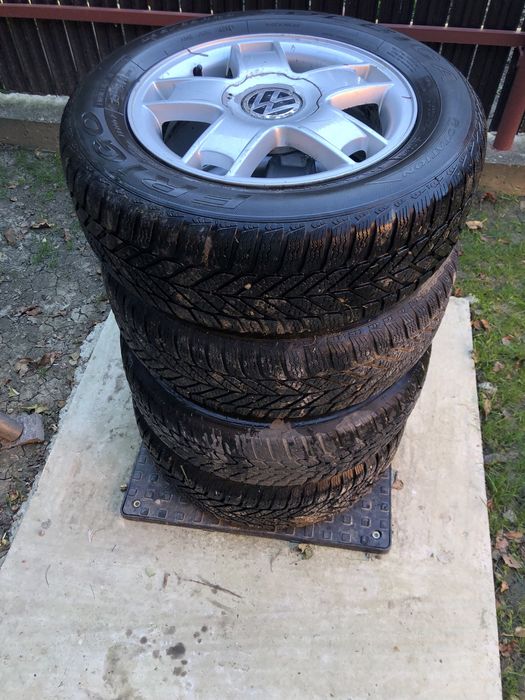 Vând cauciucuri de iarnă vw golf4 195/65/15