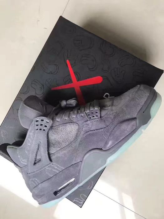 Air Jordan 4 Retro Kaws