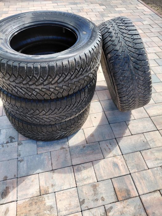 Продам шины от тойота автомашины