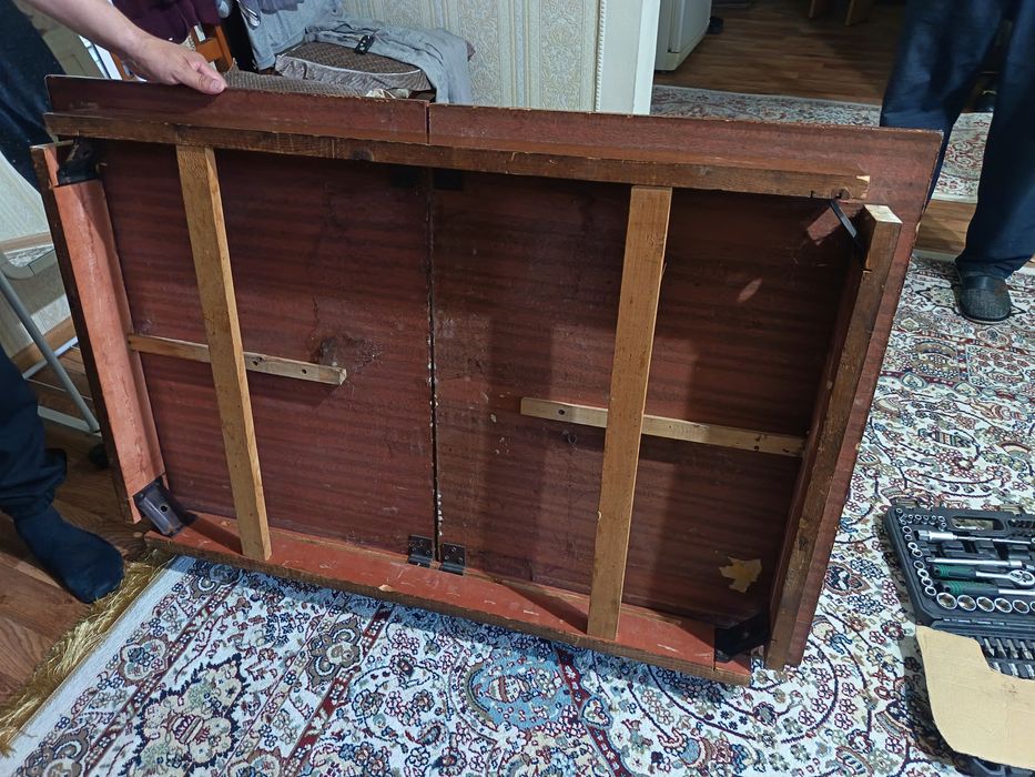 Продам кухонный стол