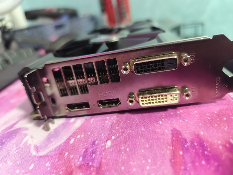 Vând placă video sapphire nitro R9 380x