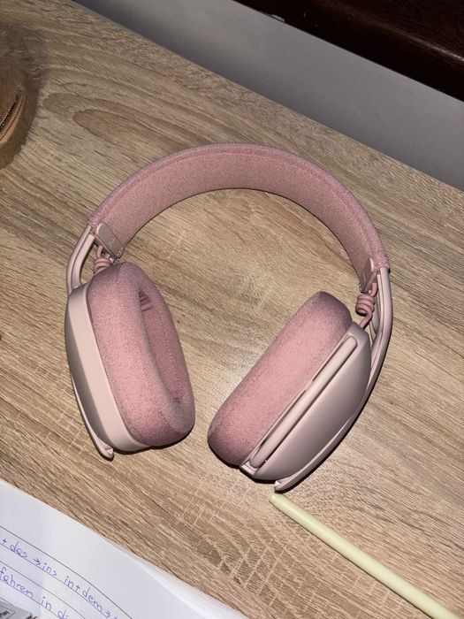 Слушалки Logitech Zone Vibe 100