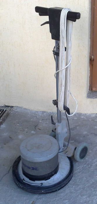 Качествено циклене, фугиране и лакиране на паркет и дюшеме.