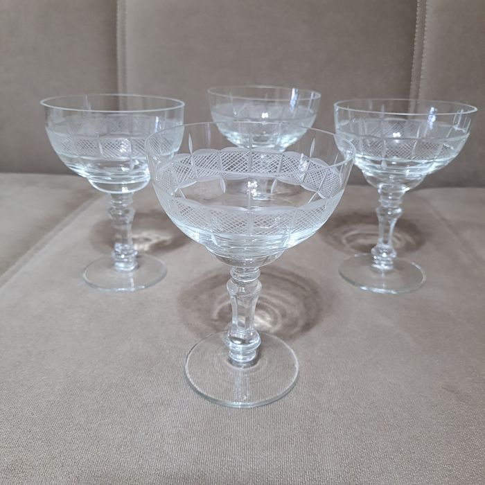 Set 4 pahare din cristal – elegante și rafinate