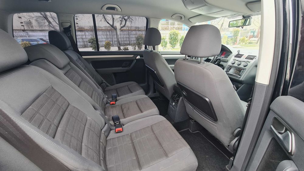 VW Touran facelift - motor 2.0 TDI-140 CP, cutie automata DSG, an 2009