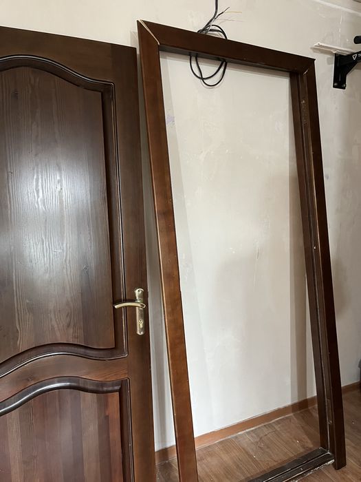 Продам дверь межкомнатный дерево