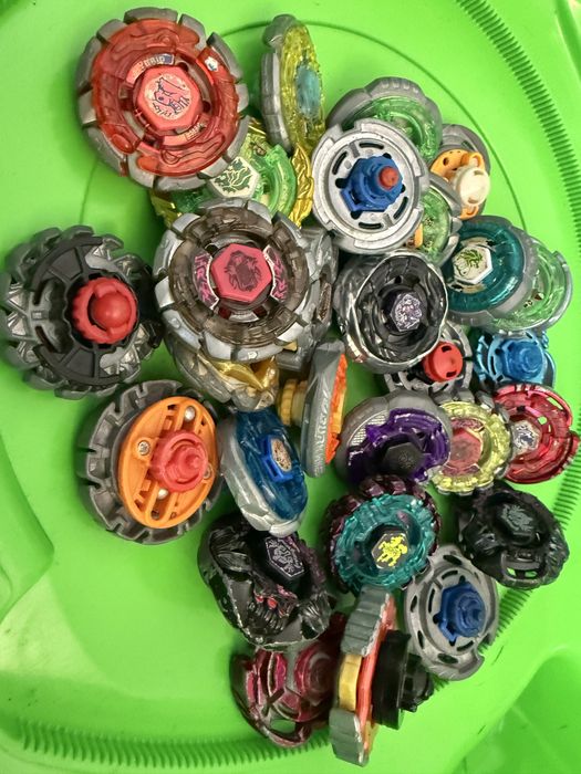 Лот от beyblade