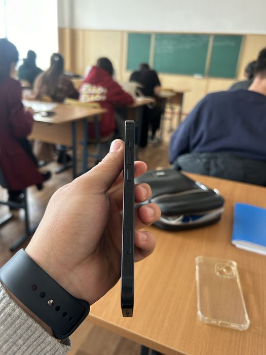 Продам Айфон 13,Iphone 13 Срочна