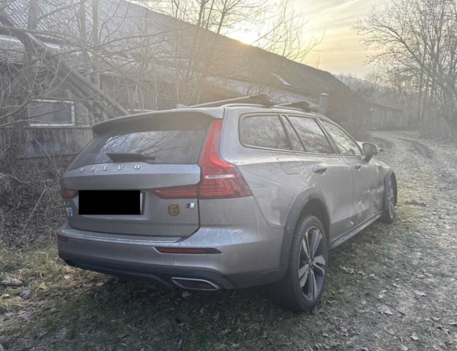 Volvo V60 cross country  2019 20d 4x4 avariat lovit