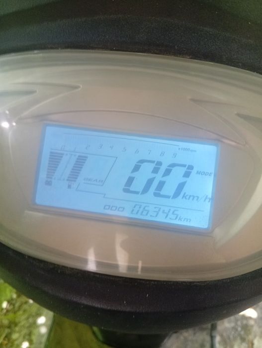 Продаю мопед м8 подарок шлем