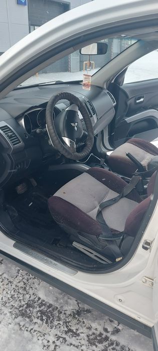 Митсубиси аутлендер