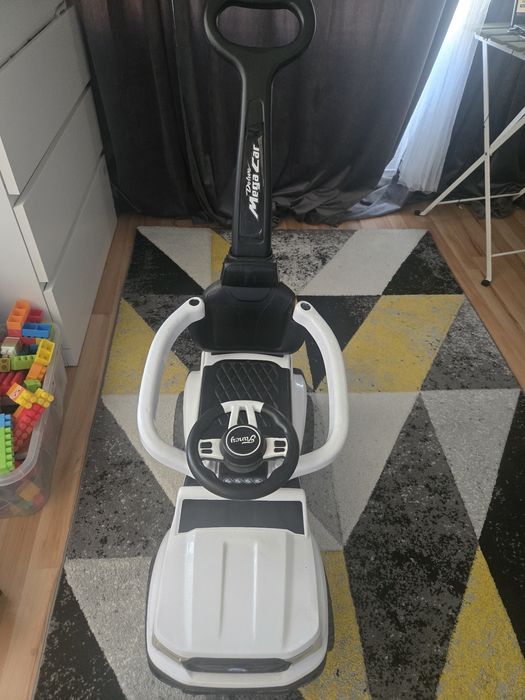 Детска кола бяла