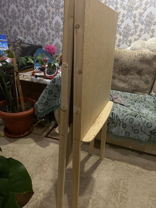 Мольберт б/у в отличном  состоянии