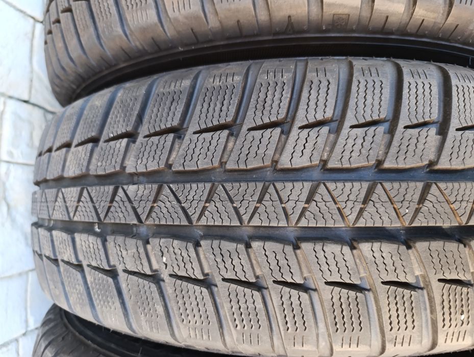Зимни гуми Sumitomo 215/65/16 dot 2024