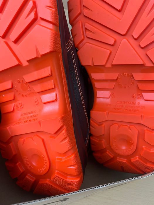 Чисто нови работни обувки италиански