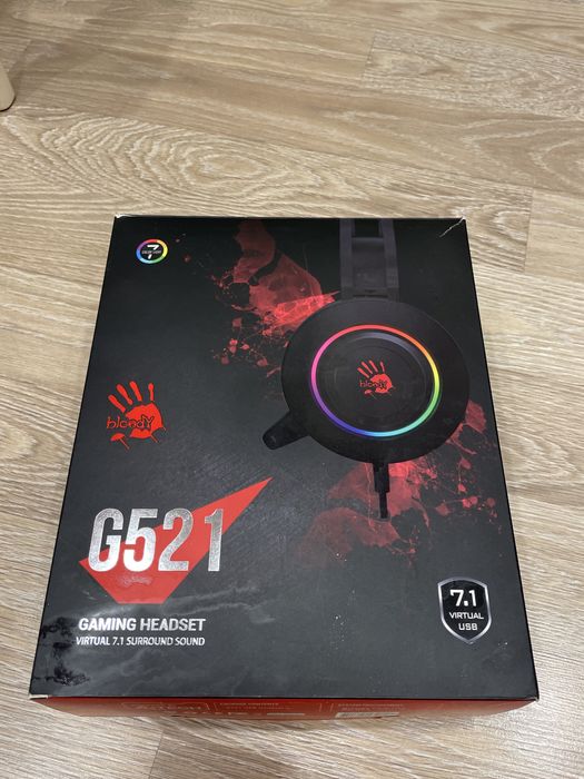 Продам подставку,наушники.