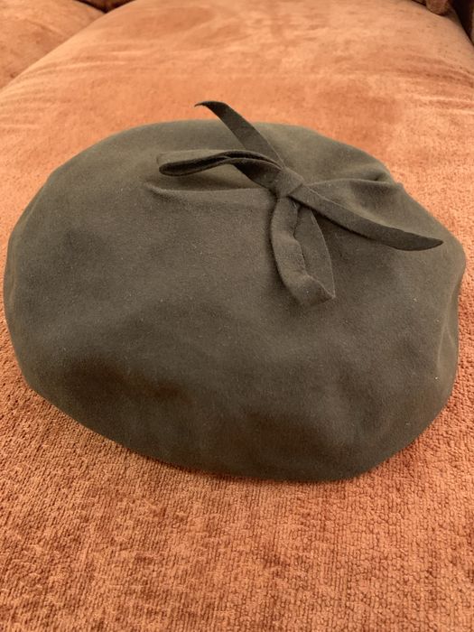 Дамски шапки-със периферия и барета