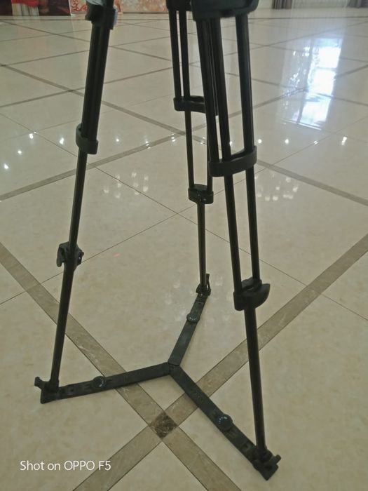 Продам штатив Manfrotto.