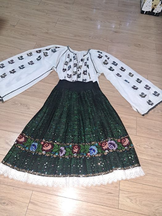 Costum popular traditional