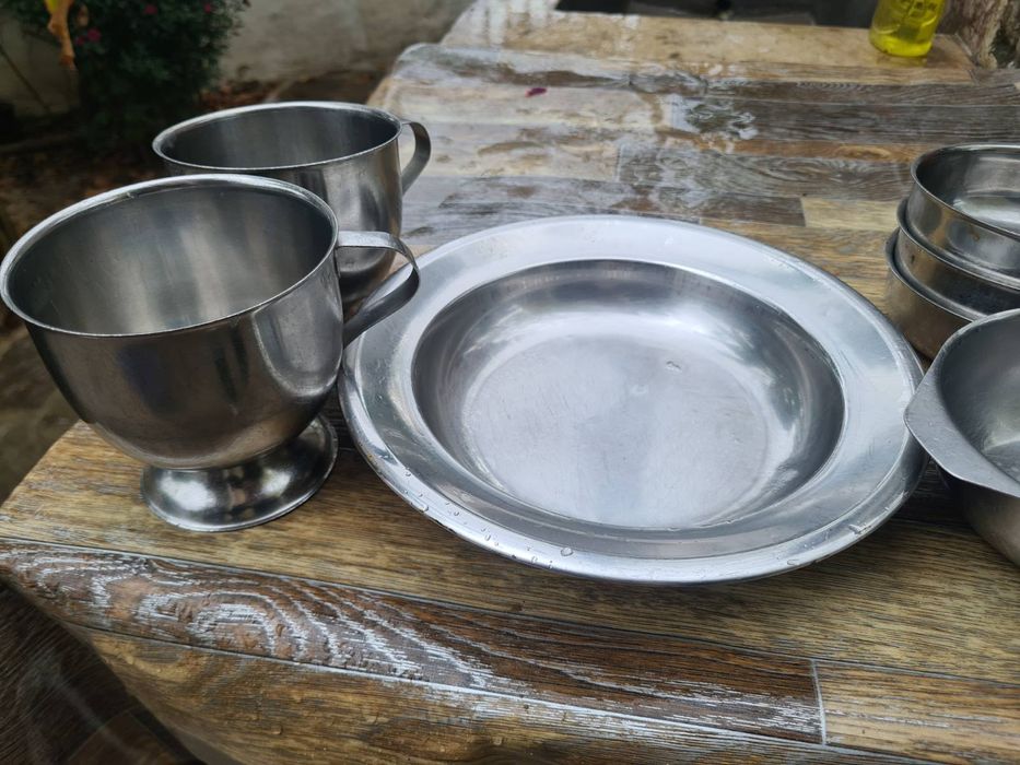 Продавам АЛПАКА купички, чинии, чаши, виличи, лъжици
Имам по много бро