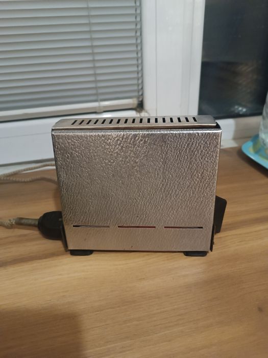 Ретро тостер от ГДР 400W с кабел 1.6м използван
