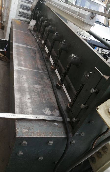 Гилотина за рязане на ламарина