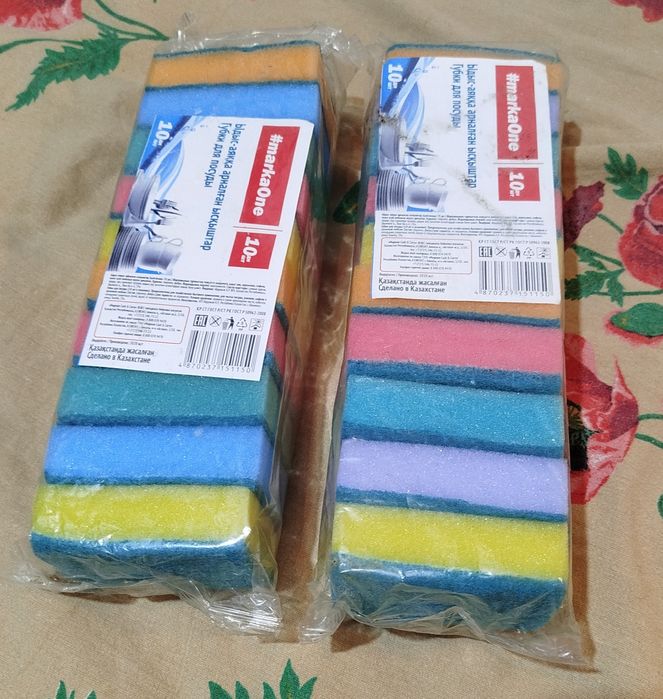 Губки для мытья посуды.