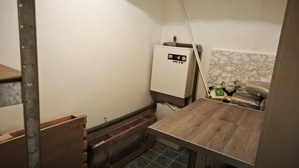 Под наем: Офис, помещение, магазин.