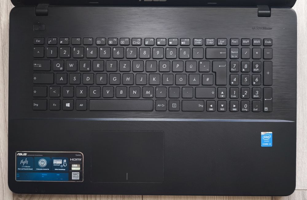 Laptop Asus R752LAV 17" I3-4030u, 6GB, SSD 256, W10 stare buna tehnica si estetica !
