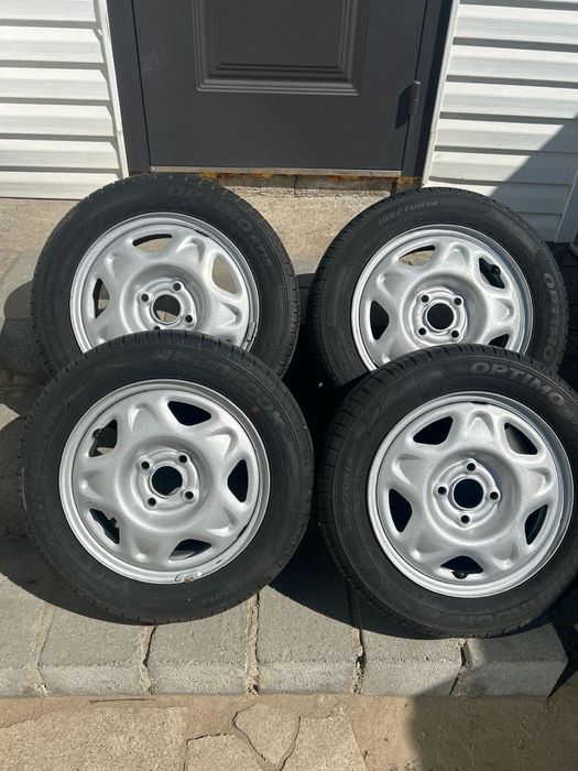 Продам комплект летних шин с дисками