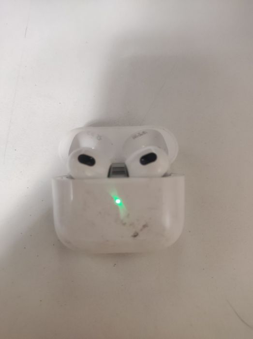 Продам наушники Airpods 3