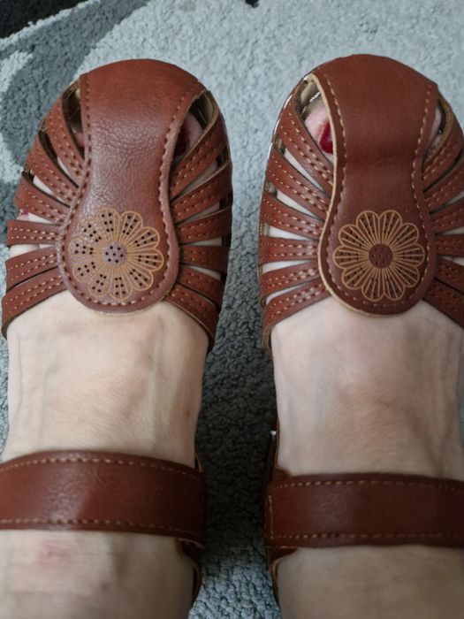 Sandale marimea 37