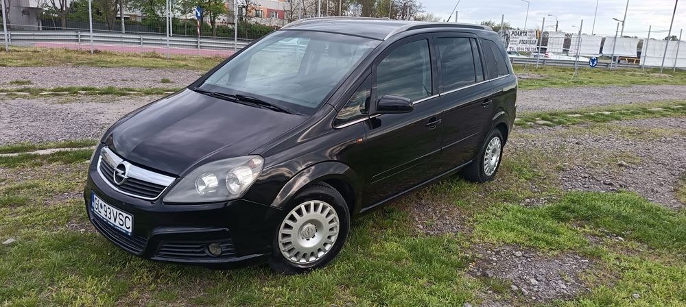 Opel zafira an 2005  1.6 benzina -7 Locuri