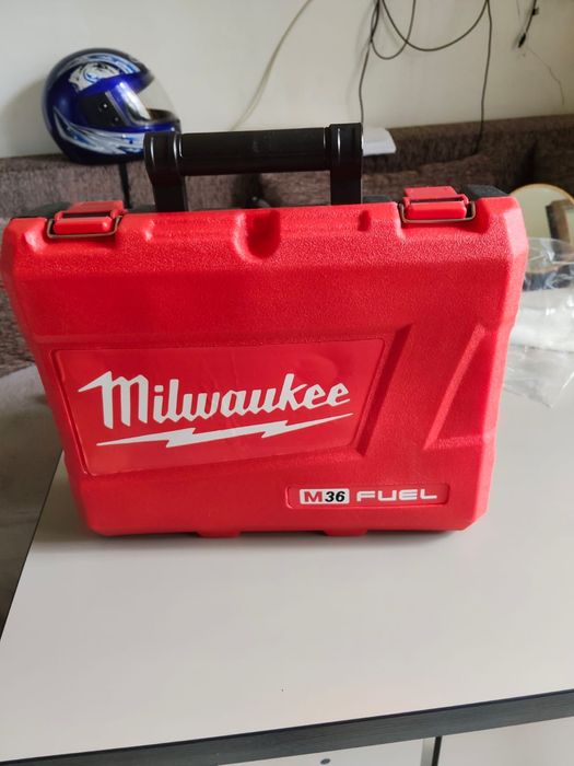 Pistol  impact  Milwakke pentru roti auto