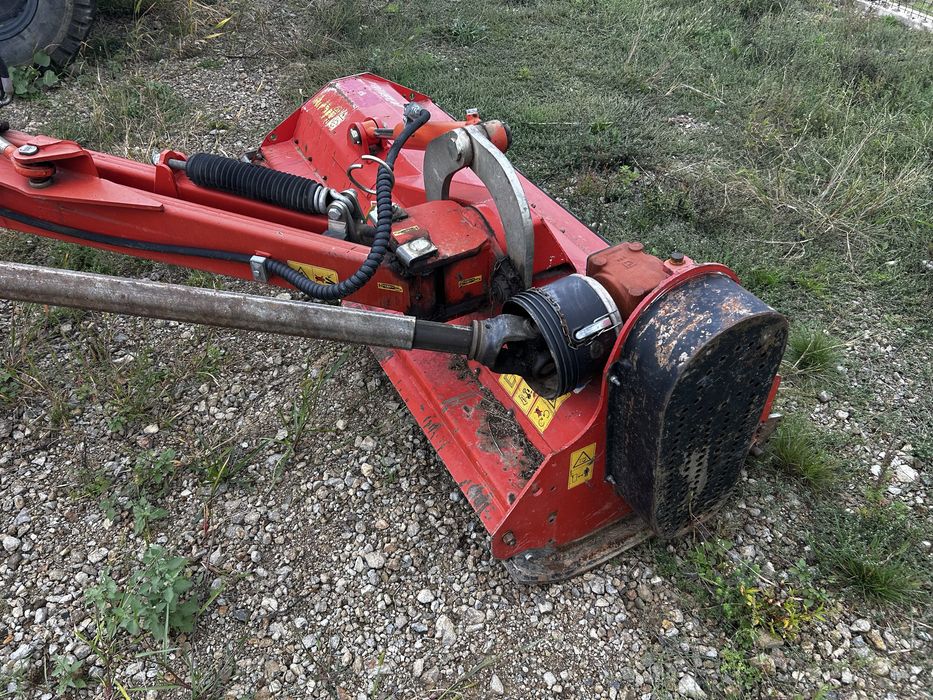 Tocator resturi vegetale si acostament KUHN TB 181 / Freza teren