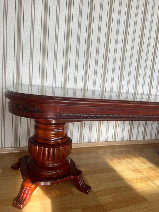 Стол со стульями