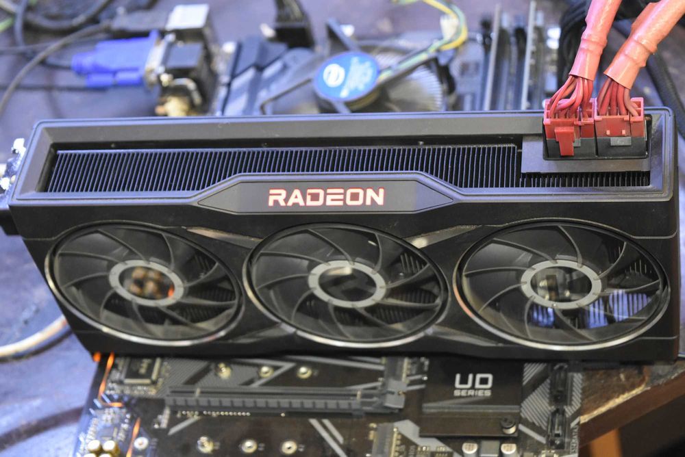 Radeon RX 6800 XT Midnight Black Edition 16 GB в кутия . КАто нова . Видео карта 16 GB .