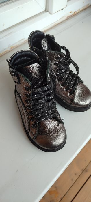 Детские весенние сапоги